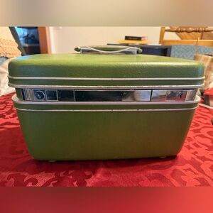 Vintage Samsonite, silhouette makeup case/luggage